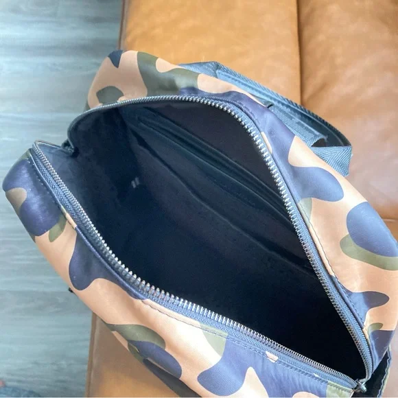 Badgley Mischka Camouflage Backpack Large Camo Back To School Bag - Picture 3 of 3